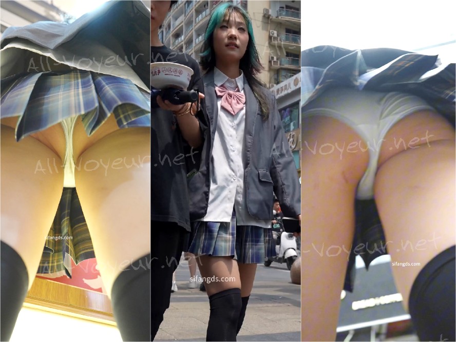 セクシーなサスペンダースカート、黒のストッキング、ニーソックスの姉妹。半透明の赤い内側の前面が黒に見える