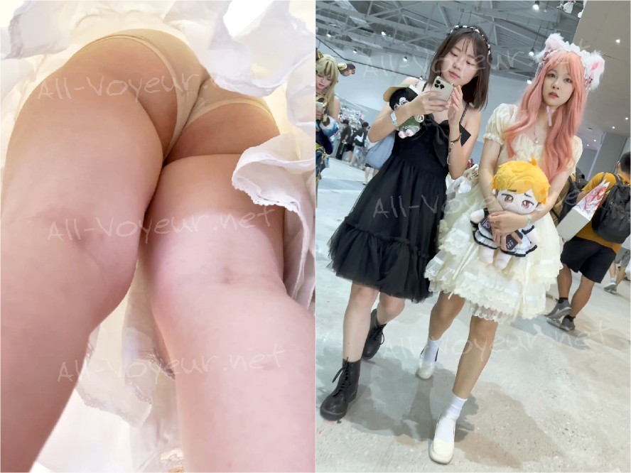 【KFC】甜妹COSER和闺蜜逛街。肉色骚透明内露出黑森林超反差[某房原版]
