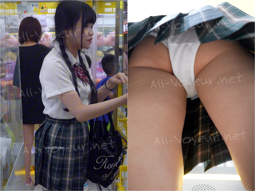 （BC-AA-443）花裙小姐姐上扶梯被CD..橙边白内贴脸拍[某房原版]