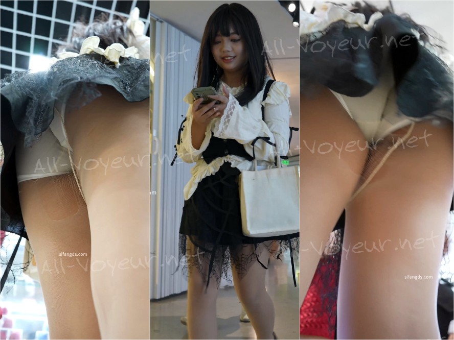 コンビニCD金髪ハイヒール美女…肉厚なお尻をきつく締め付けられた白いおまんこ