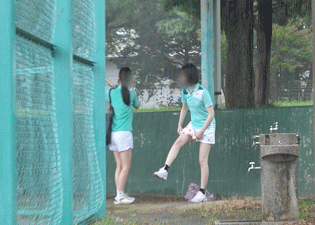 （2人収録！）雨の濡れ濡れお着替えはおっぱいおま○こ丸見え状態！