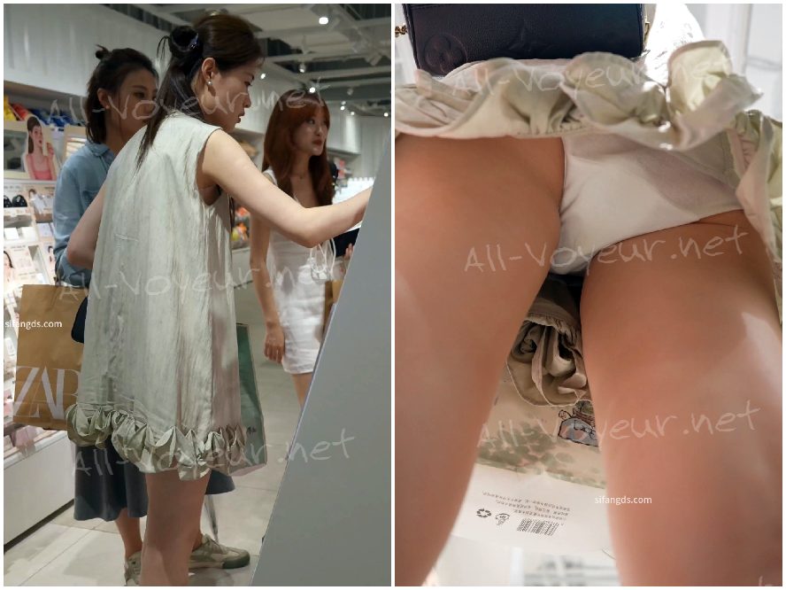 外見は清純そうに見えるが内面には秘めた魅力を持つ白いドレスを着た美しい女性が、買い物中にTバックを履いていたところ、お腹の真ん中に黄色いおしっこを漏らしたという。