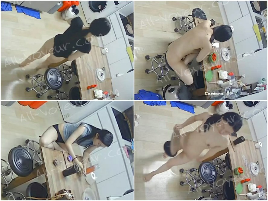 大家が賃貸アパートにこっそり隠しカメラを設置し、ルームシェアする美しいサラリーマンの日常を撮影していた。彼女はスタイル抜群のモデルで、裸でフルーツを食べている姿が目撃されている。