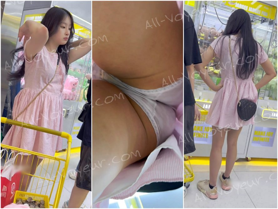 名カメラマンがショッピングモールで女子高生とその彼氏をこっそり尾行し、撮影した。クレーンゲームで景品を当てた女子高生は、お尻を突き出し、半透明のセクシーな下着を披露した。