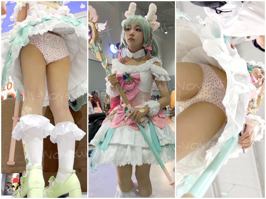 キュートなコスプレイヤーのヤオ・メイさんが、ショッピング中に一人写真を撮っています