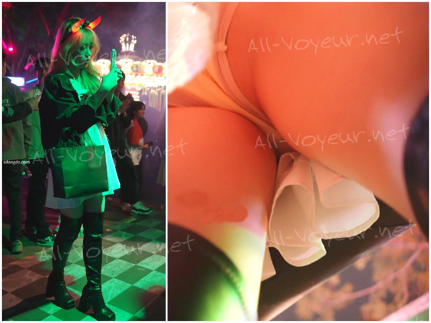 肌色のストッキングとピンクの下着を身につけたJK制服姿の少女が道端でおしゃべりしていると、風でスカートがめくられてしまう。