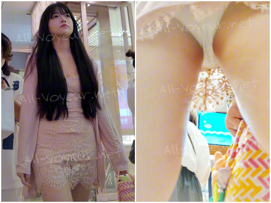 白いドレスを着た若い女性がボーイフレンドと一緒に買い物に来ています。彼女は白い下着を身につけています。白いドレスを着た若い女性がボーイフレンドと一緒に買い物に来ています。彼女は白い下着を身につけています。