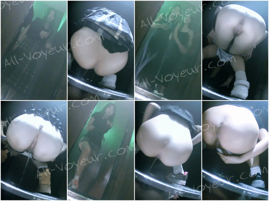 1月に流出した新シリーズ❤️ ナイトクラブやバーの女性用トイレで撮影された写真。黒ストッキングとハイヒールを履いた様々な美女が登場❤️ 32番、白虎のような体と柔らかい陰部を持つ美しい女の子