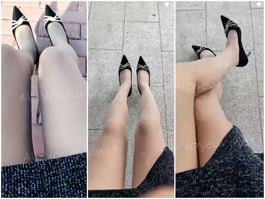 美しい女性が公園を散歩しながら露出し、トイレでオナニーして潮吹きする。