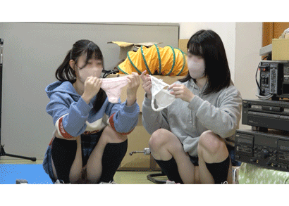 【パン撮記40】体育館倉庫でぱんつ試着会！えろ下着丸出しでおま⚪︎こも丸見え！！