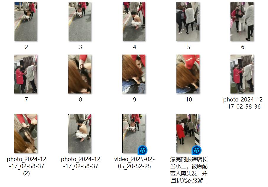美しい服屋の店長が浮気され、妻とその取り巻きが彼女の髪を切り、裸にして街中を引き回した！