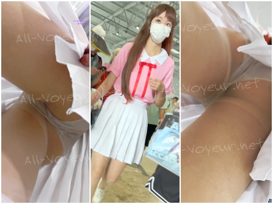 【KFC】完璧なスタイルを誇る絶世の美女――ボディコンスカートと黒のランジェリーを纏い、通りゆく誰もが思わず二度見してしまうほどの圧倒的な美しさ