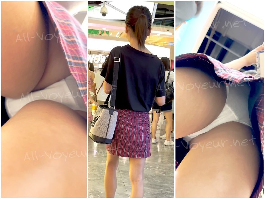 【KFC】メイド服コスプレイヤーが彼氏と買い物へ。黒の網タイツ、半透明の下着、CD-ROMはかなり挑発的。