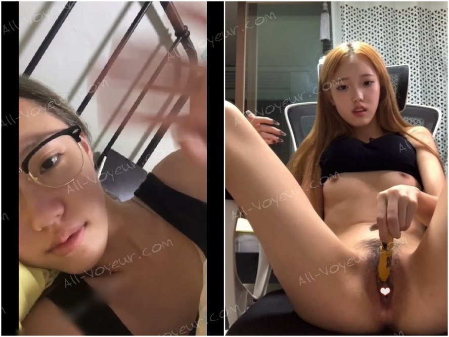 可愛い女子大生が裸で自慰し、Zoom通話！