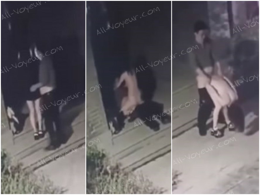 マンションの防犯カメラ映像 ❤️ 蘭州老街の屋外で激しくセックスするカップル。興奮した彼女が彼に跨り絶頂へ。8分間の完全版（ウォーターマークなし）。