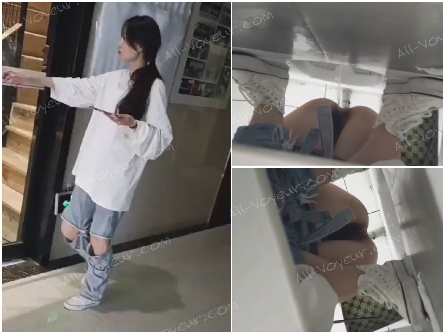 夜校补习班坐我前面的破洞牛仔裤美女❤️下课尾随她进女厕偷拍她尿尿没想到她这么多毛高清无水印