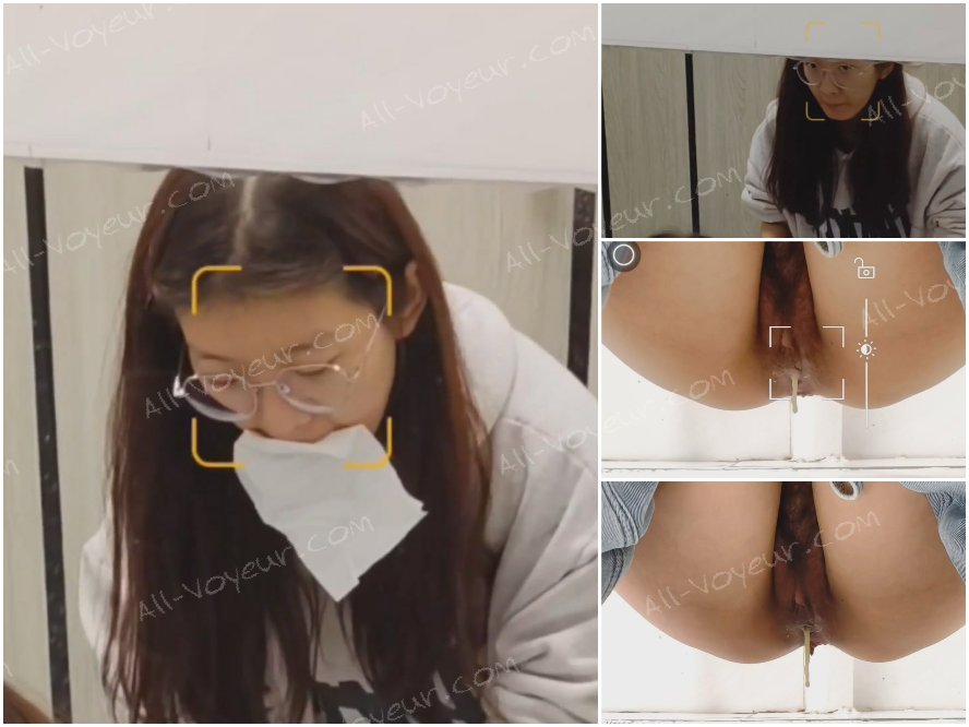 6月の最新流出動画：大学の女子トイレでの隠し撮り映像 ❤️ メガネをかけた後輩のセクシーなマンコが露わになり、そこからドロリと長い帯状の粘液が垂れ下がっている様子を捉えた、透かし（ウォーターマーク）なしのオリジナル版です。