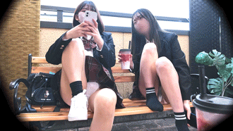 【特典おまけ付き】カフェテラスでおっぱいやアソコを拭いたり無防備すぎるKちゃん16(巨乳赤チェ2名)