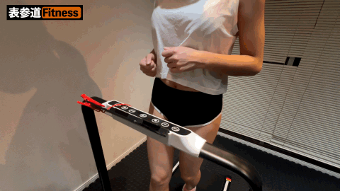 【ニップレスでランニング！？】超天然美女がブラも脱ぎ捨てトップレス　おっぱい揉まれながらも全力疾走