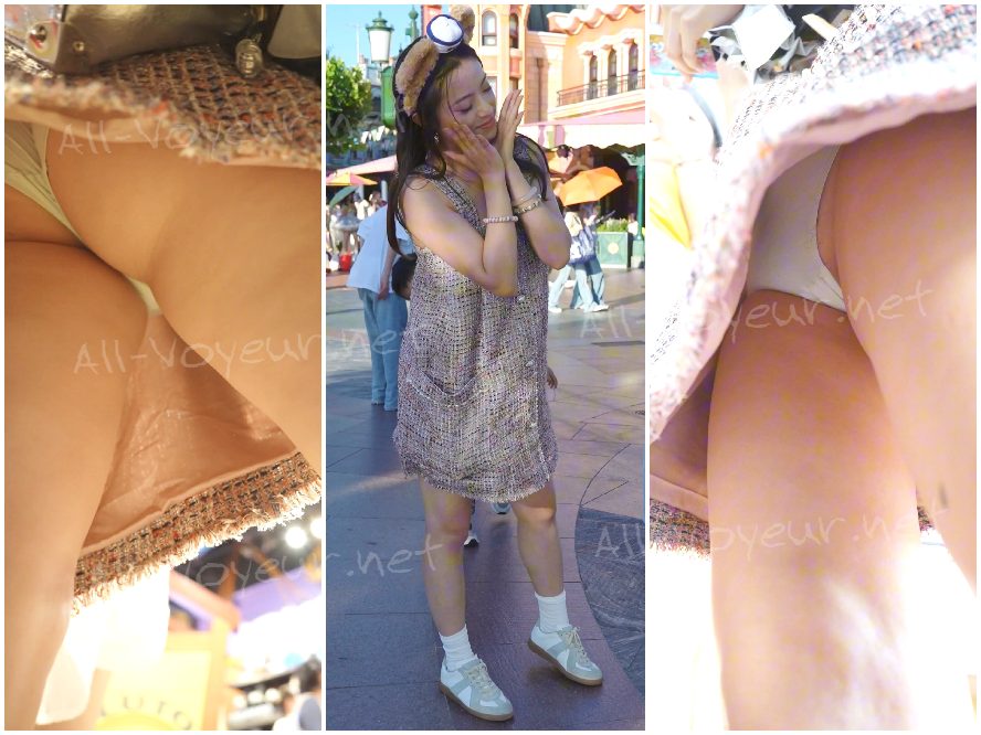 （BC-AA-679）サスペンダードレスを着た若い女性の臀部に縫い目のないインナー生地が挿入されている…前面と側面の陰毛が露出している。