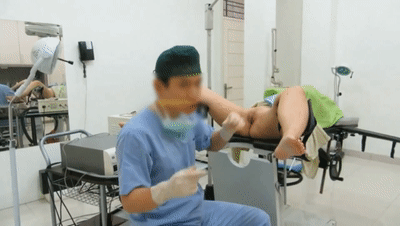 思わず興味を惹かれるコンテンツ❤️：形成外科医が小陰唇縮小術（ラビアプラスティ）について解説します。黒ずんで伸びてしまった小陰唇を、ピンク色でふっくらとした、若々しい印象の陰部へと変える――これぞ医療の力です。