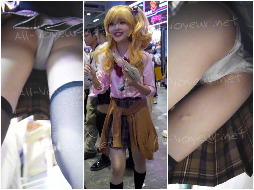 展示ブースでは、コスプレイヤーに扮したモデルたちが安全用のショートパンツを着用していた…その様子はすべてカメラで撮影された。