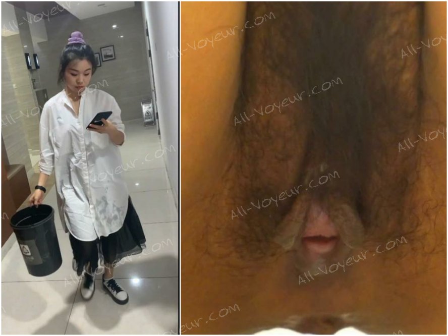 最新流出映像：ゴミ捨てに向かう美人女性同僚を追跡❤️――女子トイレ内でのHD隠し撮り、彼女のマンコを捉えています。入り口は意外と大きめです