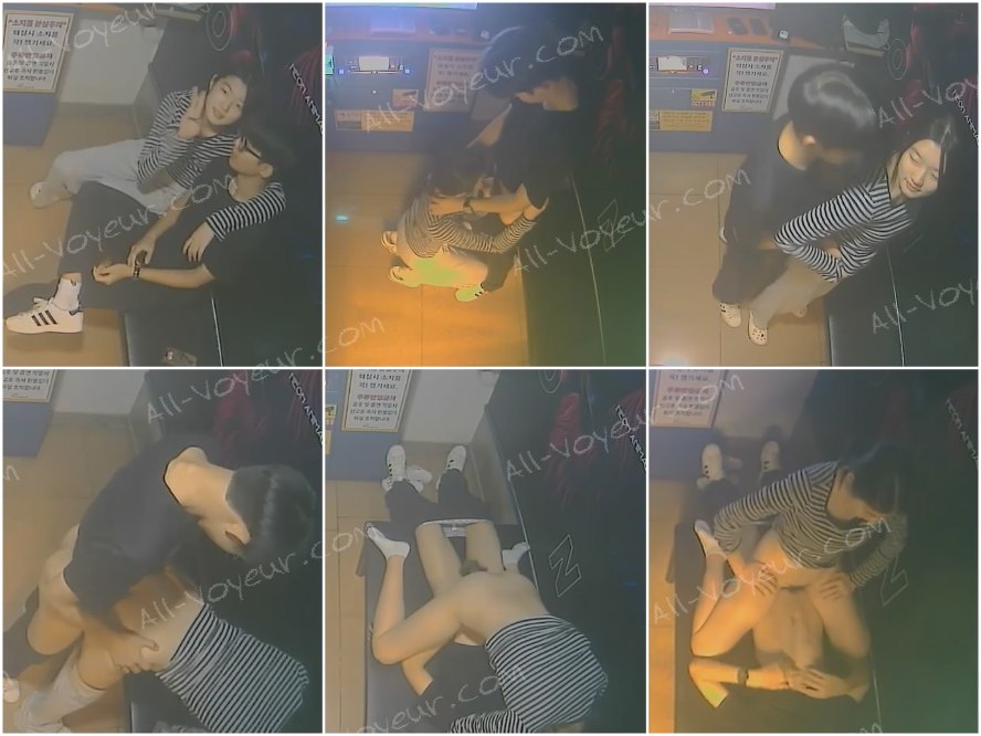 黑客破解KTV包间摄像头偷拍❤️年轻情侣调皮的女生对着摄像头比剪刀手和男友在沙发上做爱小哥经验不足差点