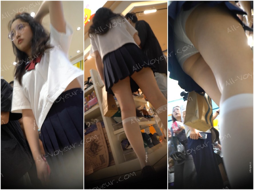 （Kongchengオリジナル）超ミニ丈のJKスカートを穿いた可愛い女子学生 ❤️ 白の細かいチェック柄のパンティー。