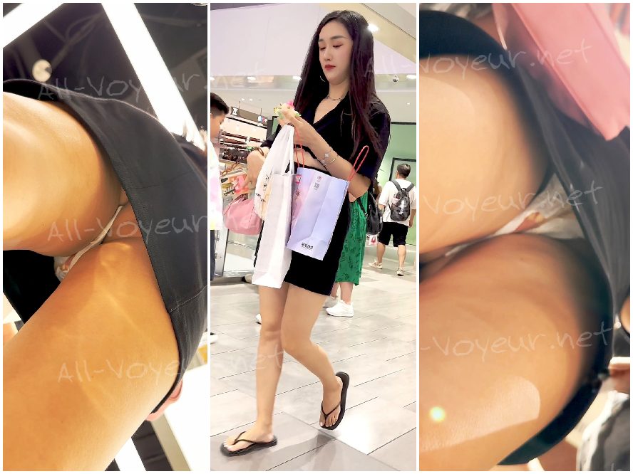 長いドレスを着た美しい女性と彼女のボーイフレンドが深夜に買い物に出かけた。彼女は黒い下着を身につけており、両面にCDを持っていた。